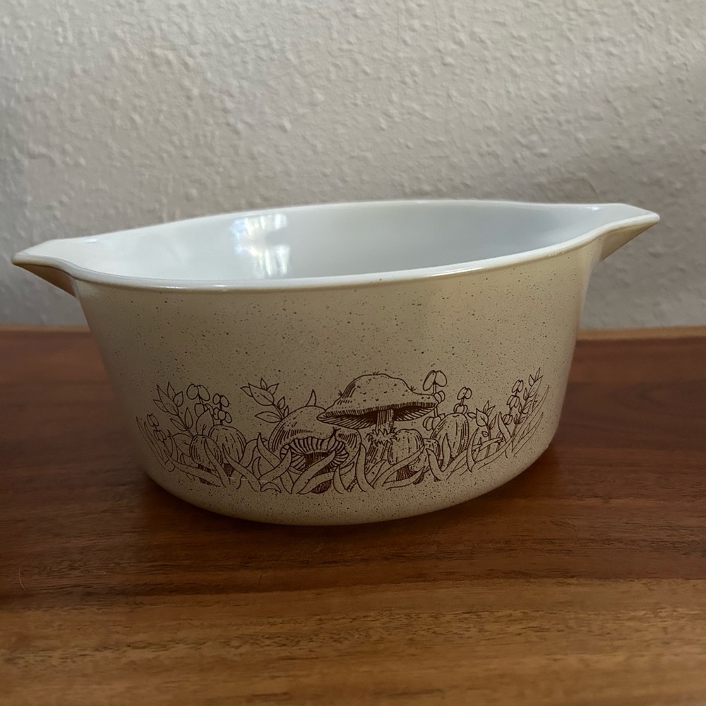 Vintage Beige Ceramic Pyrex Casserole Dish with Mushroom Design